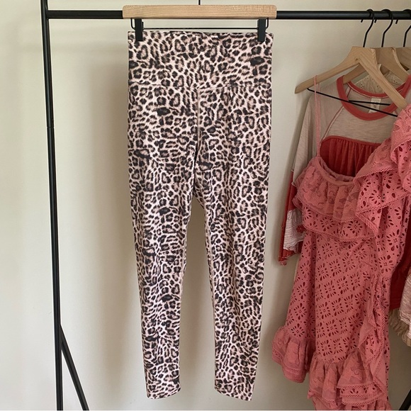 Beach Riot Leopard Leggings - Picture 1 of 6